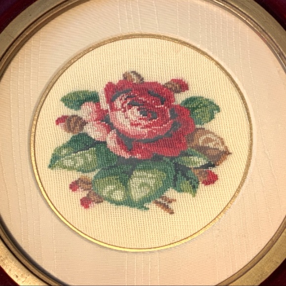 Vintage Victorian Gold Gilded Oval Red Rose Needlepoint Petit Point Framed Art - Picture 2 of 5